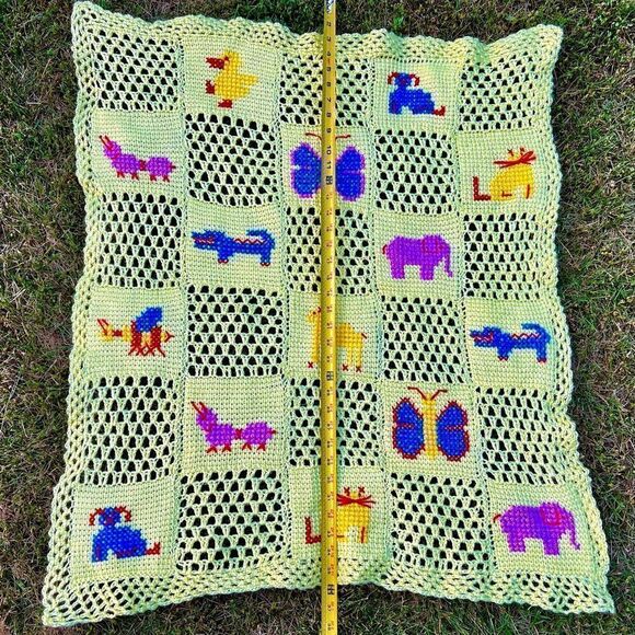 Vtg MCM Handmade Yellow Crotcheted Afghan/Baby Blanket Zoo Animals Squares GVC - Picture 4 of 11